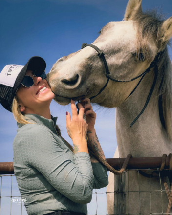 HorseID: 2306937 BLACKFOOT - PhotoID: 1090749