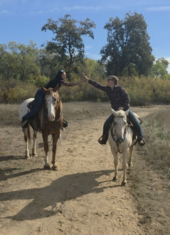 HorseID: 2305766 Apache - PhotoID: 1089268