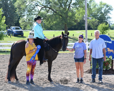 HorseID: 2303812 Roses All Around - PhotoID: 1086564