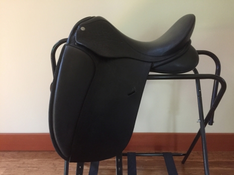 Tack ID: 567040 Ryder Dressage Saddle, Lux model, 17 inch seat, Wide - PhotoID: 151512 - Expires 03-May-2024 Days Left: 4
