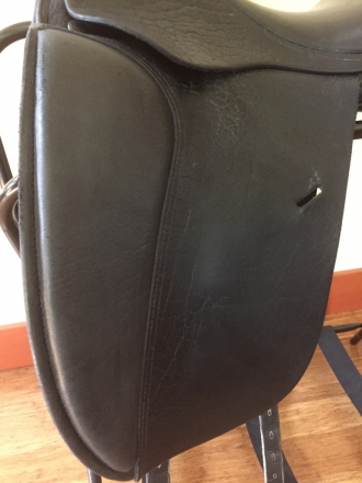Tack ID: 567040 Ryder Dressage Saddle, Lux model, 17 inch seat, Wide - PhotoID: 151513 - Expires 03-May-2024 Days Left: 4
