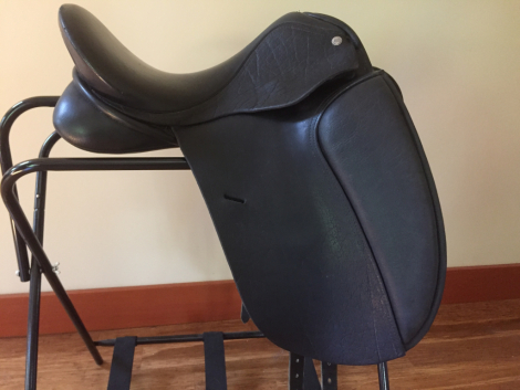 Tack ID: 567040 Ryder Dressage Saddle, Lux model, 17 inch seat, Size 3 - PhotoID: 154425 - Expires 28-Dec-2025 Days Left: 24