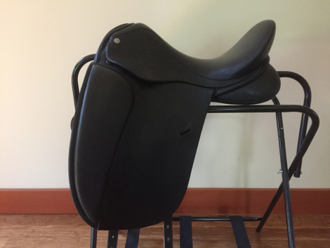 Tack ID: 567040 Ryder Dressage Saddle, Lux model, 17 inch seat, Size 3 - PhotoID: 154426 - Expires 28-Dec-2025 Days Left: 24