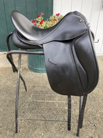 Tack ID: 567979 Reduced! 17.5 Wide JRD Dressage Saddle w/ Silver Piping - PhotoID: 152313 - Expires 17-May-2024 Days Left: 74