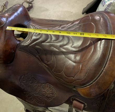 Tack ID: 568285 Price reduced! 15.5 inch Genuine Fallis Balanced Ride Saddle - PhotoID: 152773 - Expires 07-Jun-2024 Days Left: 18