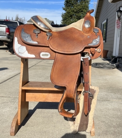 Tack ID: 568318 Broken Horn Show Saddle - $2000 - PhotoID: 152810 - Expires 15-Jun-2024 Days Left: 37