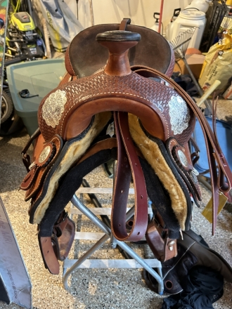 Tack ID: 568462 National Bridle Shop 16.5 Western Show Saddle & Accessories - PhotoID: 152982 - Expires 27-Jul-2024 Days Left: 71