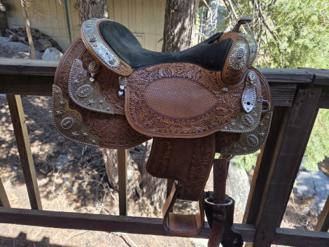 Tack ID: 570029 Dale Chavez Western Pleasure Show Saddle 15 in - PhotoID: 155071 - Expires 10-Dec-2025 Days Left: 6