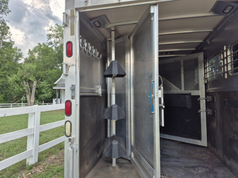 Tack ID: 570045 Eby aluminum 3 horse slant gooseneck - PhotoID: 155098 - Expires 16-Dec-2025 Days Left: 11