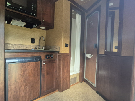 Tack ID: 570045 Eby aluminum 3 horse slant gooseneck - PhotoID: 155099 - Expires 16-Dec-2025 Days Left: 11