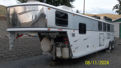 Tack ID: 570054 2003 Classic Aluminum 3-Horse Living Quarters - PhotoID: 155101 - Expires 18-Dec-2025 Days Left: 13