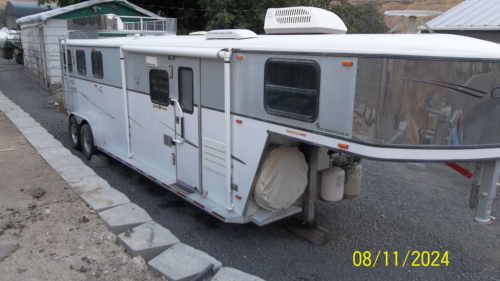 Tack ID: 570054 2003 Classic Aluminum 3-Horse Living Quarters - PhotoID: 155102 - Expires 18-Dec-2025 Days Left: 13