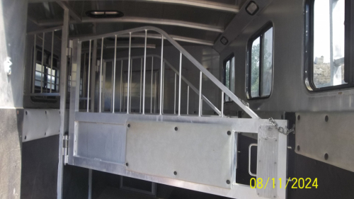 Tack ID: 570054 2003 Classic Aluminum 3-Horse Living Quarters - PhotoID: 155104 - Expires 18-Dec-2025 Days Left: 13