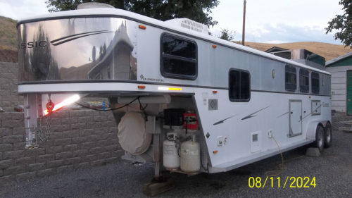 Tack ID: 570054 2003 Classic Aluminum 3-Horse Living Quarters - PhotoID: 155463 - Expires 05-Aug-2026 Days Left: 179