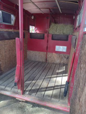 Tack ID: 570059 Fancy Gooseneck Weekender AC/Heat 2 horse Straight Load - PhotoID: 155106 - Expires 19-Dec-2025 Days Left: 15