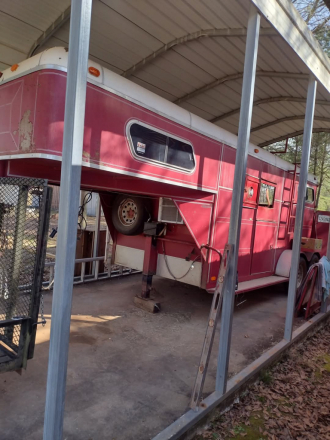 Tack ID: 570059 Fancy Gooseneck Weekender AC/Heat 2 horse Straight Load - PhotoID: 155107 - Expires 19-Dec-2025 Days Left: 15