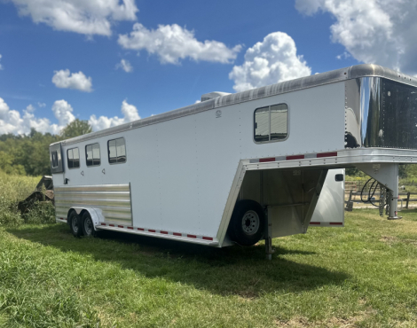 Tack ID: 570089 Featherlite 4 Horse with Custom Weekender! - PhotoID: 155141 - Expires 31-Dec-2025 Days Left: 26