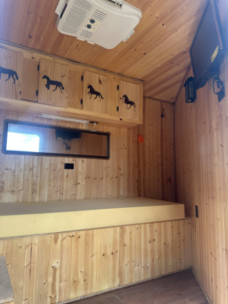 Tack ID: 570089 Featherlite 4 Horse with Custom Weekender! - PhotoID: 155144 - Expires 31-Dec-2025 Days Left: 26