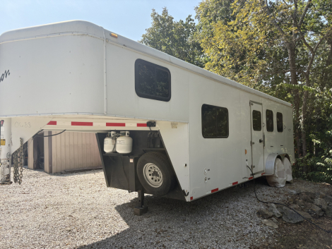 Tack ID: 570091 Bison 2011 3 horse slant w/8’ short wall - PhotoID: 155145 - Expires 01-Jan-2026 Days Left: 27