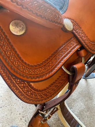 Tack ID: 570102 Genuine Billy Cook roping saddle 16.5 lightly used - PhotoID: 155160 - Expires 08-Jan-2026 Days Left: 34