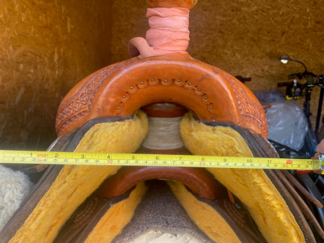 Tack ID: 570102 Genuine Billy Cook roping saddle 16.5 lightly used - PhotoID: 155161 - Expires 08-Jan-2026 Days Left: 34