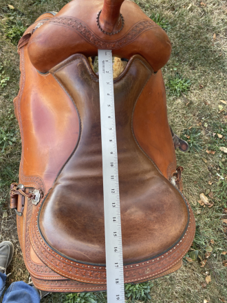 Tack ID: 570110 17 Inch Used Powder River Competitive Trail Saddle 2600 - PhotoID: 155176 - Expires 11-Jan-2026 Days Left: 38