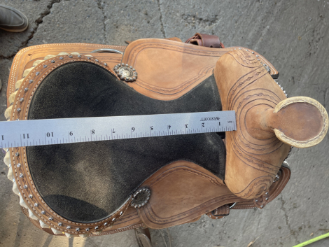 Tack ID: 570111 Kids Western Saddle - PhotoID: 155180 - Expires 11-Jan-2026 Days Left: 37
