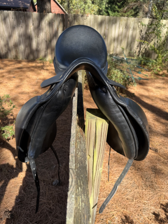 Tack ID: 570133 Prestige Dressage Saddle 18” - PhotoID: 155192 - Expires 19-Jan-2026 Days Left: 35
