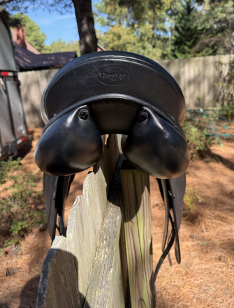 Tack ID: 570133 Prestige Dressage Saddle 18” - PhotoID: 155193 - Expires 19-Jan-2026 Days Left: 35