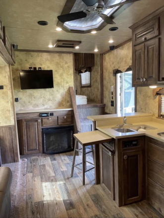 Tack ID: 570136 Trail Master Sierra 3 Horse W/Custom Living Qtrs! - PhotoID: 155201 - Expires 20-Jan-2026 Days Left: 38