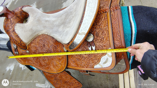 Tack ID: 570148 Circle Y Equitation show saddle with real silver 16 - PhotoID: 155233 - Expires 29-Jan-2026 Days Left: 55