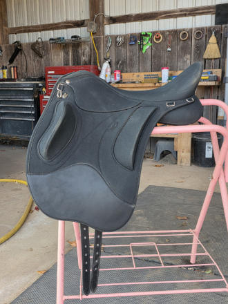 Tack ID: 570159 NEW Wintec Pro Endurance Saddle - PhotoID: 155239 - Expires 01-Feb-2026 Days Left: 58
