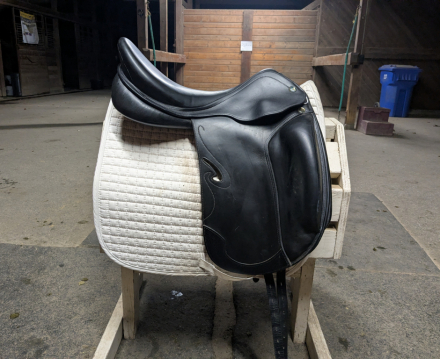 Tack ID: 570175 Prestige dressage saddle - PhotoID: 155271 - Expires 10-Feb-2026 Days Left: 68