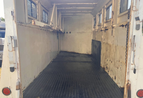 Tack ID: 570194 2000 4 horse bumper pull Circle J Slant in Devine, TX - PhotoID: 155285 - Expires 19-Feb-2026 Days Left: 76