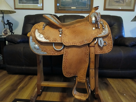 Tack ID: 570197 Blue Ribbon show saddle - PhotoID: 155291 - Expires 22-Feb-2026 Days Left: 80