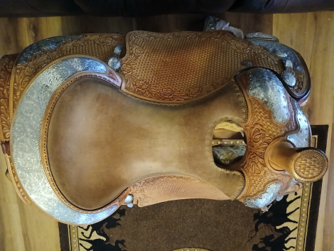 Tack ID: 570197 Blue Ribbon show saddle - PhotoID: 155292 - Expires 22-Feb-2026 Days Left: 80