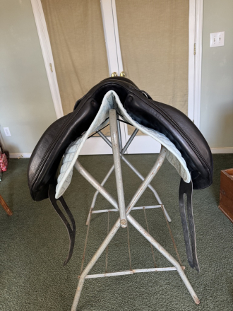 Tack ID: 570305 Beautiful Forestier/Lynn Palm Dressage Saddle, 17.5 to 18 - PhotoID: 155400 - Expires 14-Apr-2026 Days Left: 70