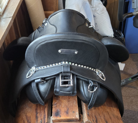 Tack ID: 570306 Zaldi plus Lusitano saddle - PhotoID: 155401 - Expires 14-Apr-2026 Days Left: 83