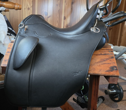 Tack ID: 570306 Zaldi plus Lusitano saddle - PhotoID: 155402 - Expires 14-Apr-2026 Days Left: 83
