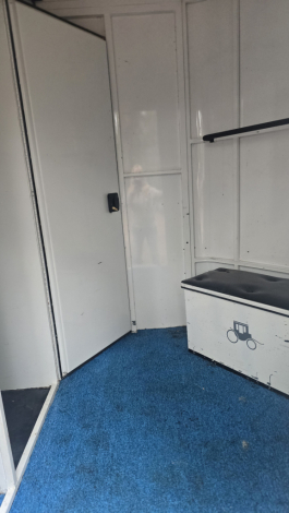 Tack ID: 570308 Warmblood trailer - PhotoID: 155406 - Expires 13-Jul-2026 Days Left: 162