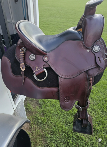 Tack ID: 570372 Crest Ridge Saddle Wade 16 seat Wide western saddle - PhotoID: 155497 - Expires 28-May-2026 Days Left: 89