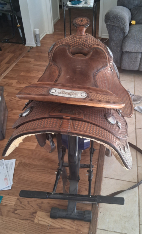 Tack ID: 570387 BROKEN HORN SILVER WESTERN SADDLE 15 - PhotoID: 155523 - Expires 31-Aug-2026 Days Left: 163