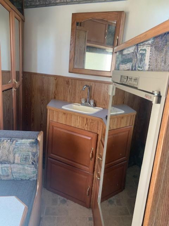 Tack ID: 570390 2001 Exiss 4 horse with weekender package - PhotoID: 155526 - Expires 02-Jun-2026 Days Left: 87