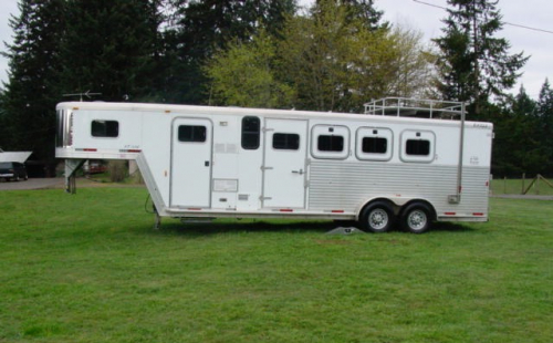 Tack ID: 570390 2001 Exiss 4 horse with weekender package - PhotoID: 155574 - Expires 02-Jun-2026 Days Left: 42