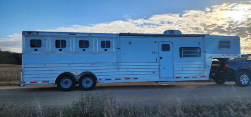 Tack ID: 570405 4-STAR HORSE TRAILER WITH 4 HORSE SLANT 2007 - PhotoID: 155546 - Expires 08-Jun-2026 Days Left: 87