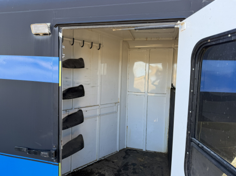 Tack ID: 570462 4 Horse Featherlite Horse Trailer with Dressing Room - PhotoID: 155598 - Expires 09-Oct-2026 Days Left: 177