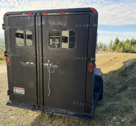 Tack ID: 570462 4 Horse Featherlite Horse Trailer with Dressing Room - PhotoID: 155599 - Expires 09-Oct-2026 Days Left: 177