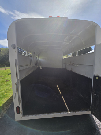 Tack ID: 570489 2001 C&B 3 horse slant bumper pull (Location Morton, WA) - PhotoID: 155620 - Expires 28-Jul-2026 Days Left: 88