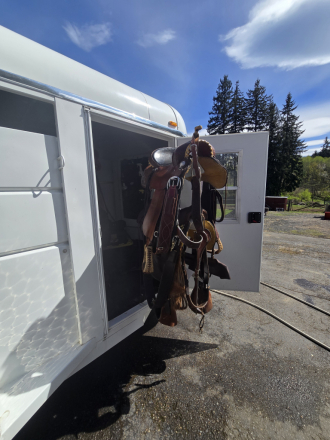 Tack ID: 570489 2001 C&B 3 horse slant bumper pull (Location Morton, WA) - PhotoID: 155622 - Expires 28-Jul-2026 Days Left: 88