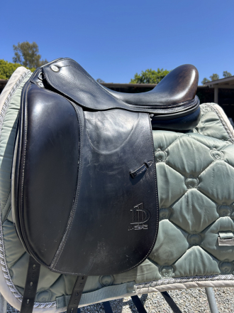 Tack ID: 570490 Prestige D1 Dressage Saddle 17” L – Engelke – Black - PhotoID: 155625 - Expires 28-Jul-2026 Days Left: 83